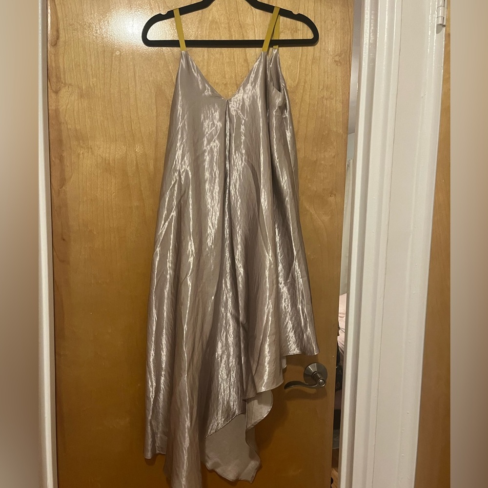 Floreat LOVED Monroe Metallic Silver Slip Dress Anthropologie
Size XS (loose)